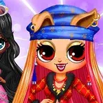 Två tecknade figurer med stora ögon, klädda i modekläder, den ena med blåsvart hår och solglasögon, den andra med rött hår och blå bandana