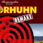 Röd och gul logotyp med en tecknad kyckling och ordet remake på en bakgrund med målskiva och landskap