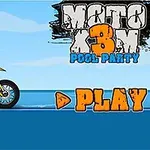 En tecknad motorcyklist med hjälm på ett guldfärgat fordon framför en blå bakgrund med texten PLAY i orange och MOTO X3M POOL PARTY upptill