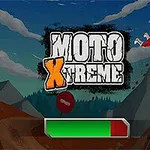 Titeltexten Moto Xtreme visas mot en bakgrund av en motorcykelförare i luften på en backig terräng och en laddningsindikator synlig längst ner
