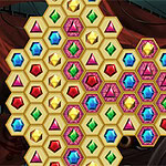 Färgglada ädelstenar i hexagonala mönster på en spelbräda