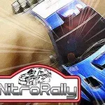 Blå rallybil i hög fart med logotyp och texten NitroRally i förgrunden