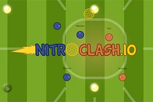 Nitro Clash io text med färgade bollar på en grön spelplan