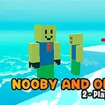 Två fyrkantiga karaktärer med gröna byxor och blå tröjor står på en plattform över vatten med texten Nooby and Obby 2-Player nedanför