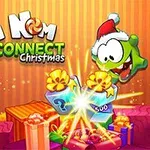 Tecknad grön karaktär med tomteluva svävar över julklappar och en gåva med ljuseffekt, omgiven av färgglada presenter på en randig orange bakgrund