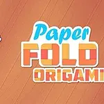 En pappersficka med en pizzabit på blå bakgrund och texten Paper Fold Origami på en träfärgad bakgrund