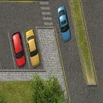 Flera bilar parkerade på en asfalterad parkeringsplats med markeringar och några träd vid sidan