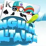 Pingviner med vintertillbehör framför spelkort och texten Penguin Solitaire i isliknande bokstäver