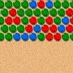 Färgade bollar i rader med grön, röd och blå mot en beige bakgrund