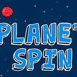 Texten PLANET SPIN i blåa bokstäver mot en stjärnfylld himmel med två små, färgglada planeter