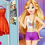 Två klänningar i en garderob och en tecknad figur med långt blont hår och lila shorts