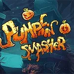 Titeltexten Pumpkin Smasher visas med halloween-pumpor i en mörk, mystisk skogsmiljö
