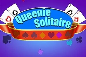 Blå och röd grafik med texten Queenie Solitaire omgiven av spelkortssymboler på en lila bakgrund