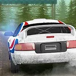En rallybil kör på en grusväg omgiven av skog