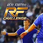 Två fotbollsspelare i blått firar på en fotbollsplan, med texten Real Football RF Challenge i bakgrunden