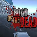 Texten ROAD OF THE DEAD syns i mitten av bilden över en landsväg med en bil och blodstänk, med staden i bakgrunden