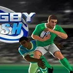 Två rugbyspelare på en stadion, den ena i grönt, som springer med en rugbyboll medan den andra i blått försöker tackla honom, med en stor text som säger Rugby Rush ovanför