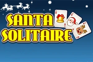 Texten Santa Solitaire i gula bokstäver mot en blå bakgrund med bilder av tre spelkort prydda med julsymboler och silhuetter av tomtens släde och renar ovanför