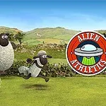 Får som hoppar över en halmbal med ett fält och landskap i bakgrunden, samt en rund logotyp med texten Alien Athletics till höger