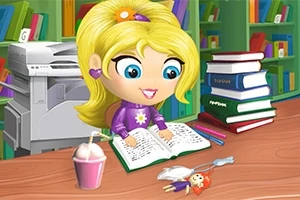 Tecknad flicka med blont hår läser i en bok vid ett skrivbord med en hög böcker, en milkshake och en docka, omgiven av en hylla fylld med böcker i en biblioteksmiljö