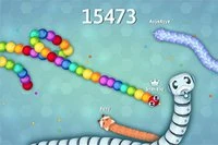 Snake IO War kombinerar en ny populär stil med de klassiska ormspelets