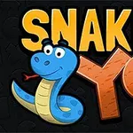 En blå tecknad orm med stora ögon och texten SNAKE IO i gula och orange bokstäver