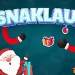 Tomte med säck full av presenter, två händer som sträcker sig mot en julklapp och en dekorerad julgran mot en blå bakgrund med texten Snaklaus överst
