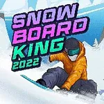 Snöklädd snowboardåkare i orange jacka med snötäckta berg i bakgrunden
