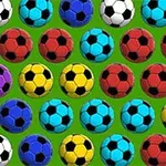 Färgglada fotbollar i olika mönster arrangerade i rader på en grön bakgrund