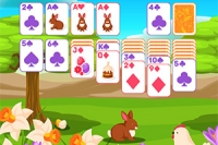 Njut av den tidlösa klassikern Solitaire – nu med en söt påskdesign för