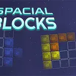 Texten Spacial Blocks över en bakgrund med färgglada block i rött, blått och gult mot en mörk stjärnprydd himmel