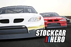 Två racerbilar, en vit och en röd, kör på en bana med texten Stockcar Hero i förgrunden