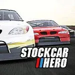 Två racerbilar, en vit och en röd, kör på en bana med texten Stockcar Hero i förgrunden