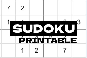 Sudokupussel med delvis ifyllda siffror och texten SUDOKU PRINTABLE överlagd i mitten