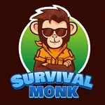 Tecknad apa med solglasögon och orange tröja ovanpå texten Survival Monk på brun bakgrund