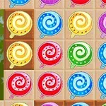 Färgglada spiralgodis i olika färger som gul, blå, lila, röd och grön ordnade i ett rutmönster