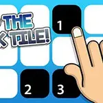 En hand pekar på en svart ruta med texten Tap the Black Tile!