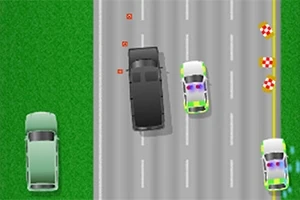 Svart bil på motorväg omgiven av två polisbilar med blåljus, med gräsmatta på vänster sida och vägavspärrningar till höger