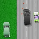 Svart bil på motorväg omgiven av två polisbilar med blåljus, med gräsmatta på vänster sida och vägavspärrningar till höger