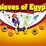 Spelkort och mynt mot en färgglad bakgrund med orden Thieves of Egypt högst upp