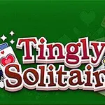 Texten Tingly Solitaire i röd och vit stil med spelkort och en tecknad kung på en grön bakgrund