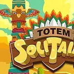 Tecknad bild med en färgglad totempåle och texten Totem Solitaire mot en bakgrund av en öken och gula moln