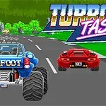 Två bilar på en väg i en pixelgrafikstil med texten Turbotastic ovanför