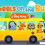 Tecknad bild av en gul buss med djur, inklusive en elefant med hörlurar, en räv, en apa och en tiger, omgiven av träd och moln