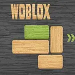Texten WOBLOX i trästil ovanför ett mönster av träblock och ett grönt block med pil på en mörk träbakgrund