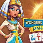 Tecknad egyptisk kvinna i traditionell klädsel bredvid en lysande pyramid och spelbrickor med egyptiska symboler