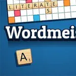 Texten Wordmeister med bokstavsbrickor som visar bokstäver och poäng på en blå bakgrund