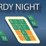 Bokstäver arrangerade i ett rutnät med ordet WORDY NIGHT ovanför mot en nattlig himmel med slingrande grenar till vänster