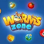 Tecknade färgglada maskar och olika föremål, inklusive tomater och flaskor, med texten Worms Zone i mitten på en blå bakgrund