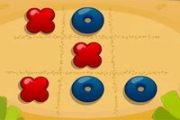Två personer tävlade ivrigt i tictactoe online på stranden